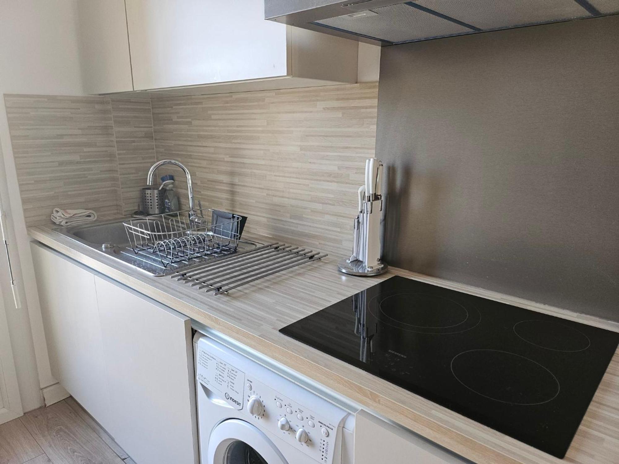 Apartment - T2 Coquet Et Lumineux Avec Parking Private, Proche Et Commerces - Fr-1-319-78 *
