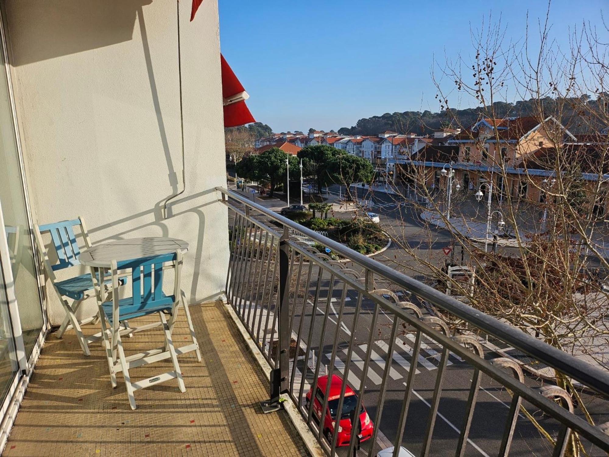 - T2 Coquet Et Lumineux Avec Parking Private, Proche Et Commerces - Fr-1-319-78