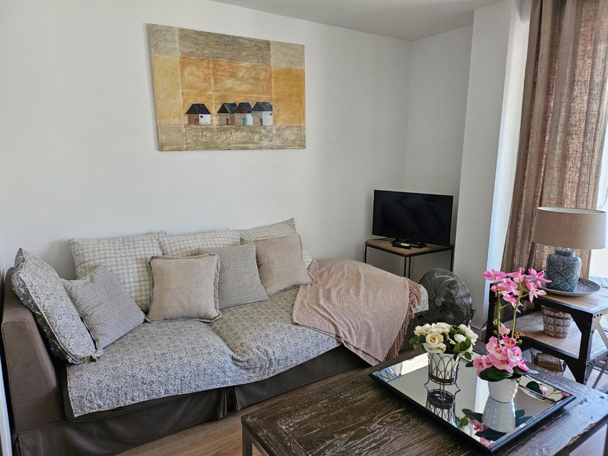 - T2 Coquet Et Lumineux Avec Parking Private, Proche Et Commerces - Fr-1-319-78 *